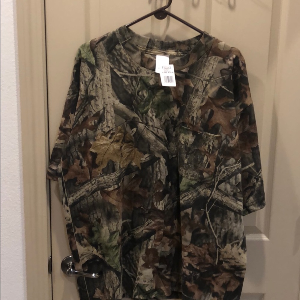 Men’s XL Regular Advantage Camo Tee Shirt.